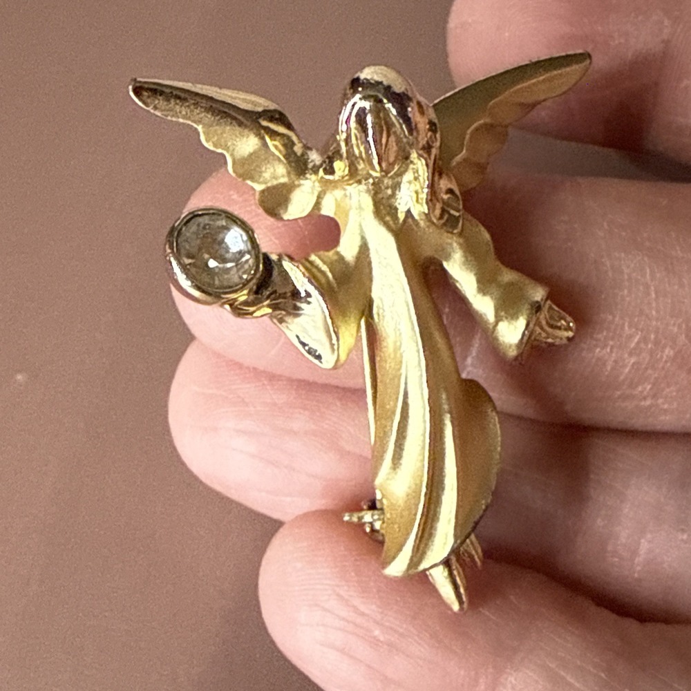 Vintage SIGNED GIUSTI DIMENSIONAL ANGEL & DOVE PIN BROOCH,GIGI , Lovely
